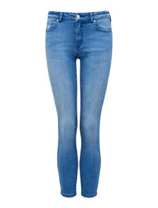 AllTerritories_Mannequin_24656401_F Mannequin