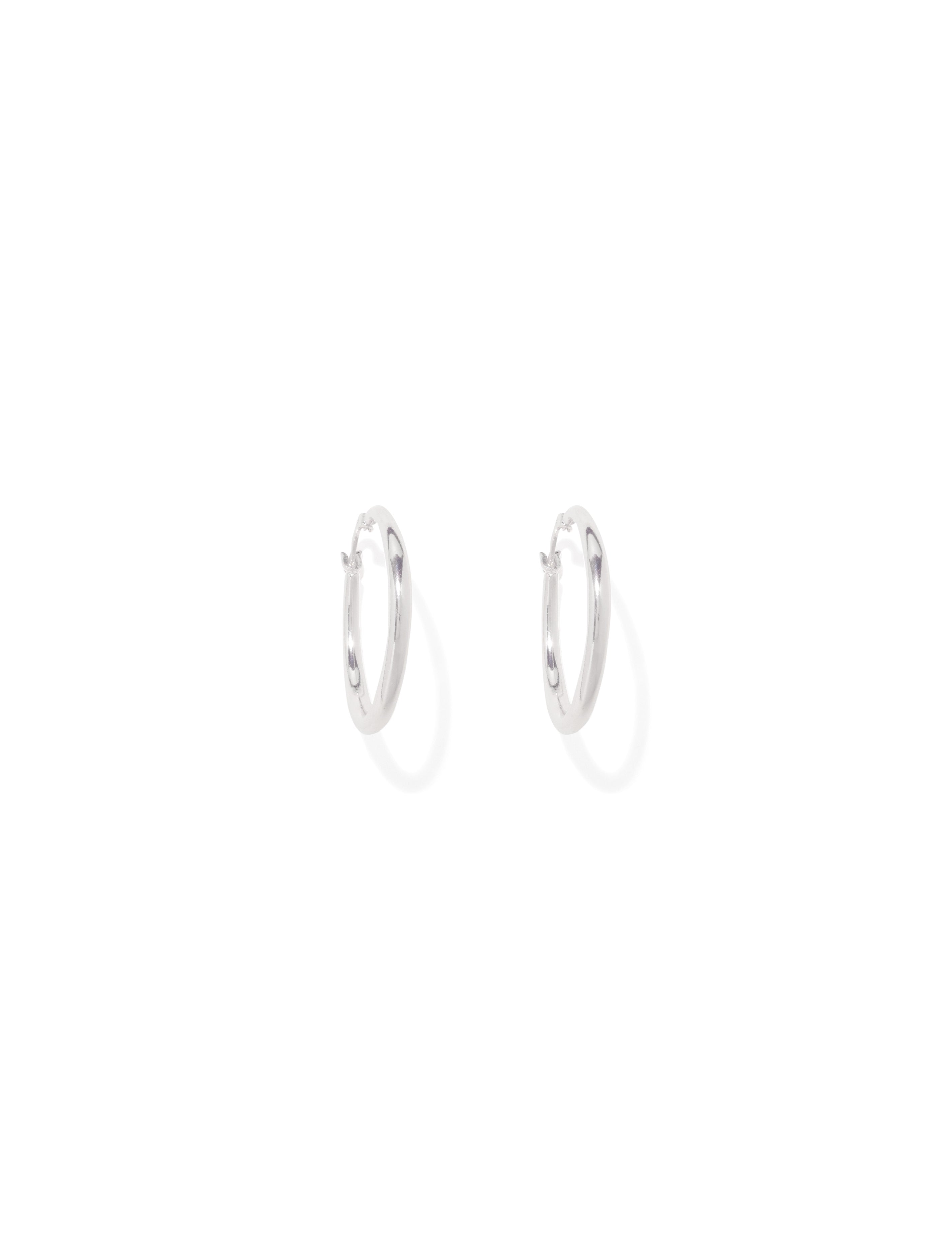 Milan Simple Smooth Hoop Earrings Rhodium_mannequin